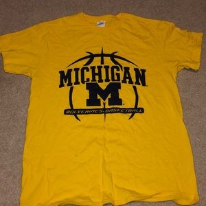 Men’s Michigan basketball t-shirt